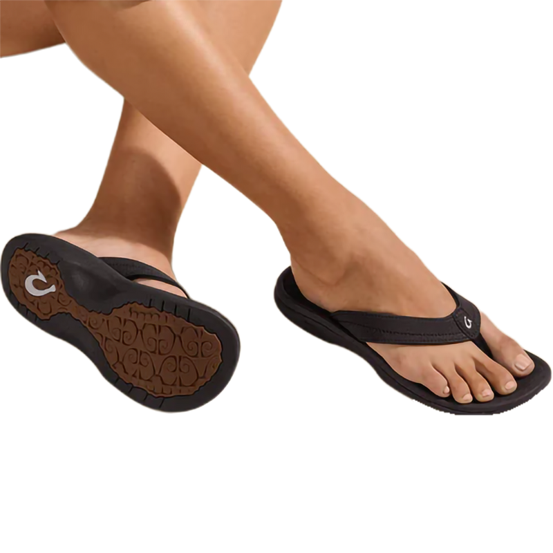 Women's 'Ohana, Olukai Women's 'Ohana in 4040-Black/Black on model