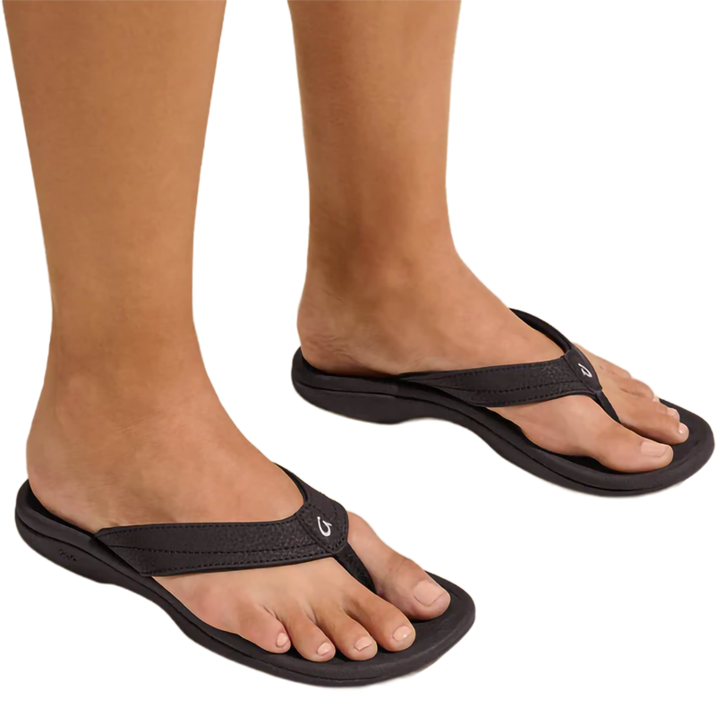 Women's 'Ohana, Olukai Women's 'Ohana in 4040-Black/Black on model