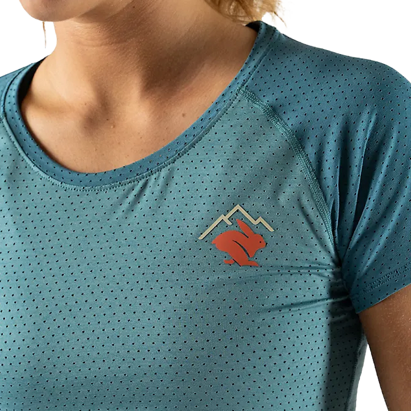 Women's EZ Perf Trail Short Sleeve, Rabbit Women's EZ Tee Perf Short Sleeve chest logo detail