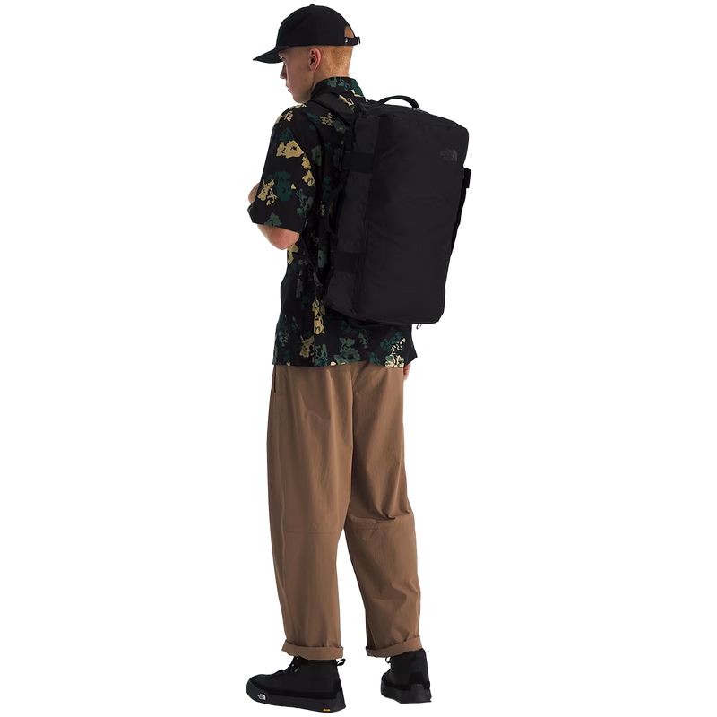 Base Camp Voyager Duffel 32L, The North Face Base Camp Voyager Duffel 32L in KT0-TNF Black/Asphalt Grey with model