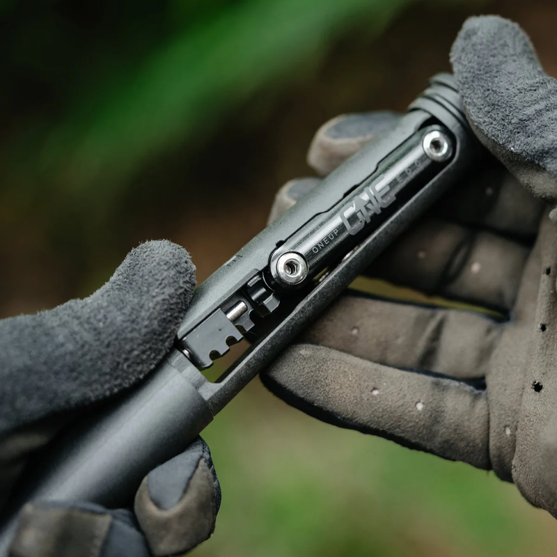 EDC Tool V2 - Black, OneUp Components EDC Tool V2 Black with rider