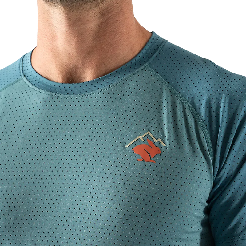 Men's EZ Tee Perf Short Sleeve Trail, Rabbit Men's EZ Tee Perf SS Trail chest detail