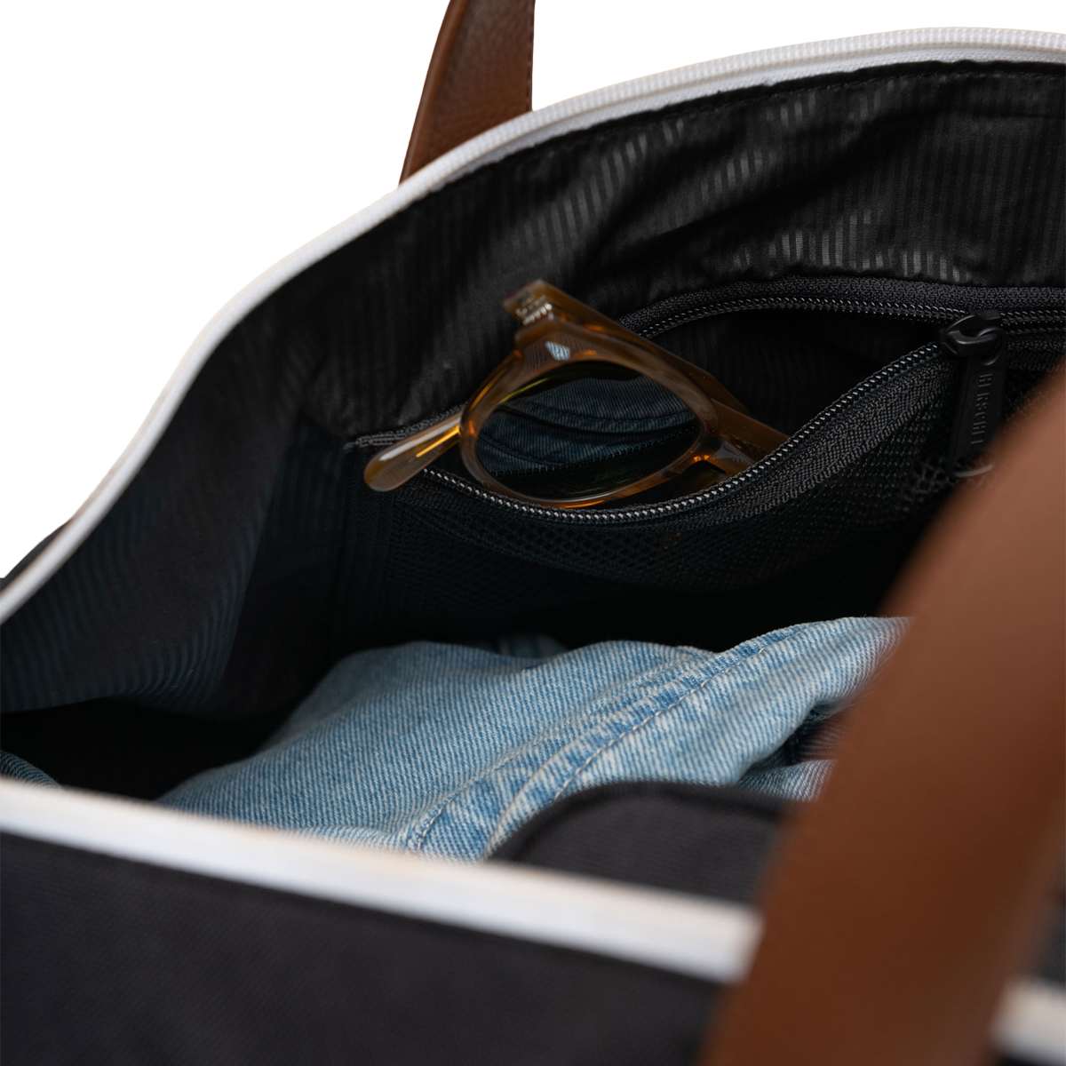 Novel Duffle alternate view