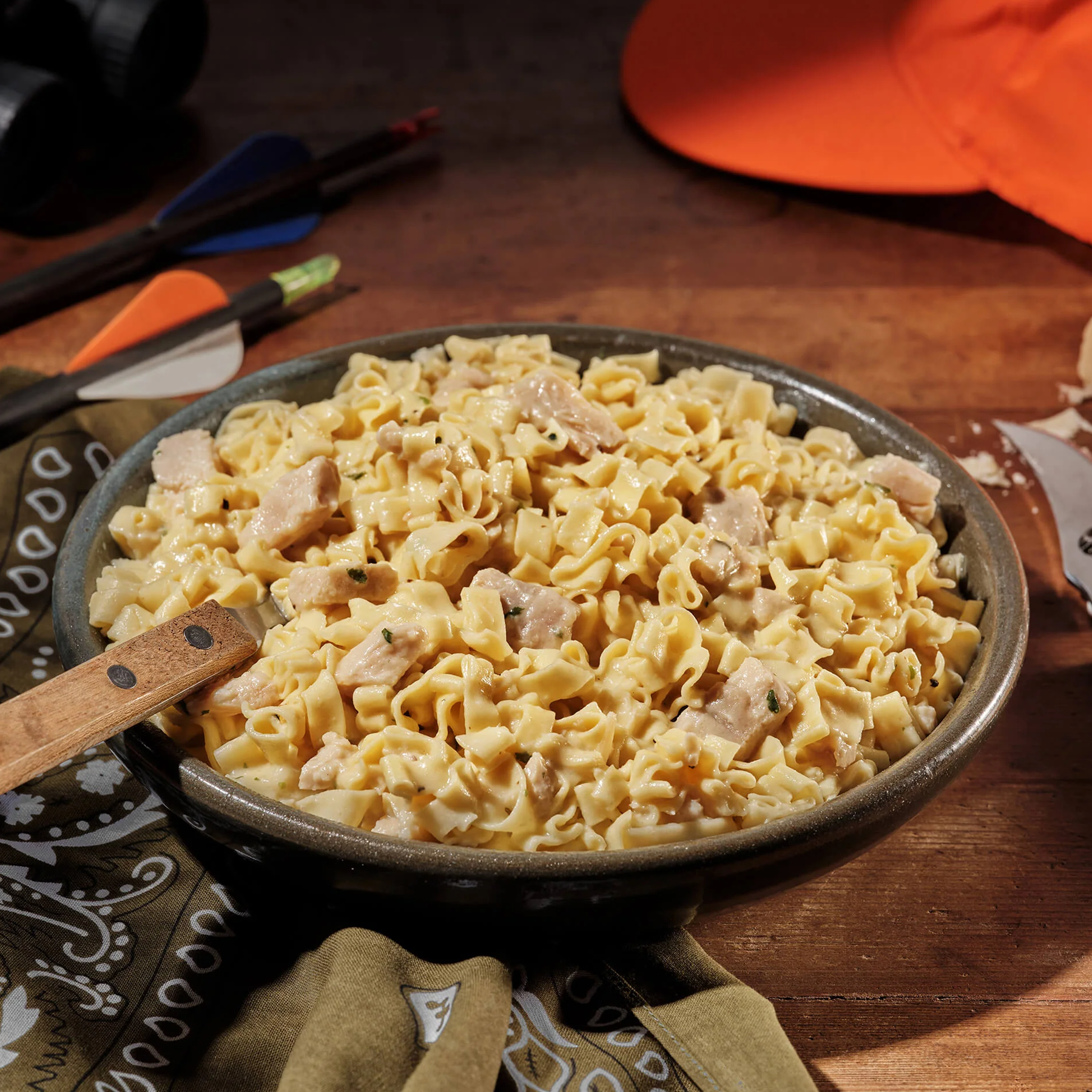 Fettuccine Alfredo with Chicken (2 Servings) alternate view