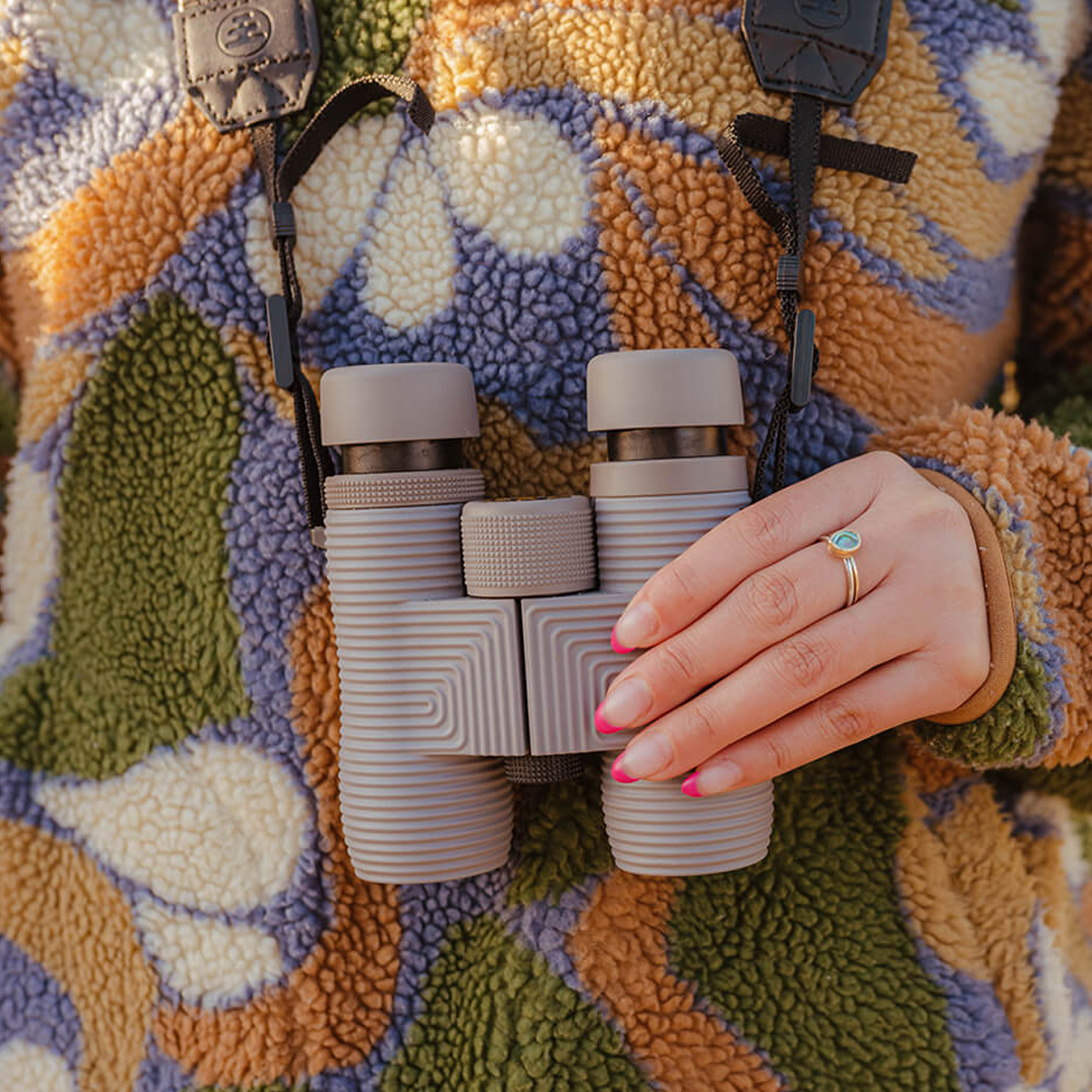 Field Issue 8x32 Binoculars alternate view