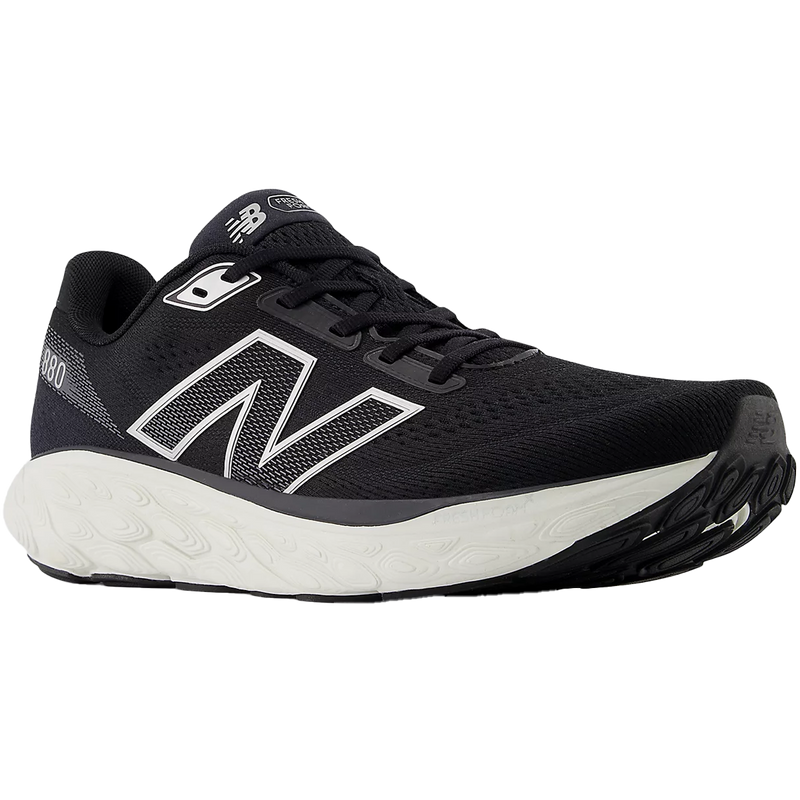 Men's Fresh Foam 880 v14 - 4E Extra Wide, New Balance Men's Fresh Foam 880 v14 - 4E Extra Wide in Black / Sea Salt front rigth