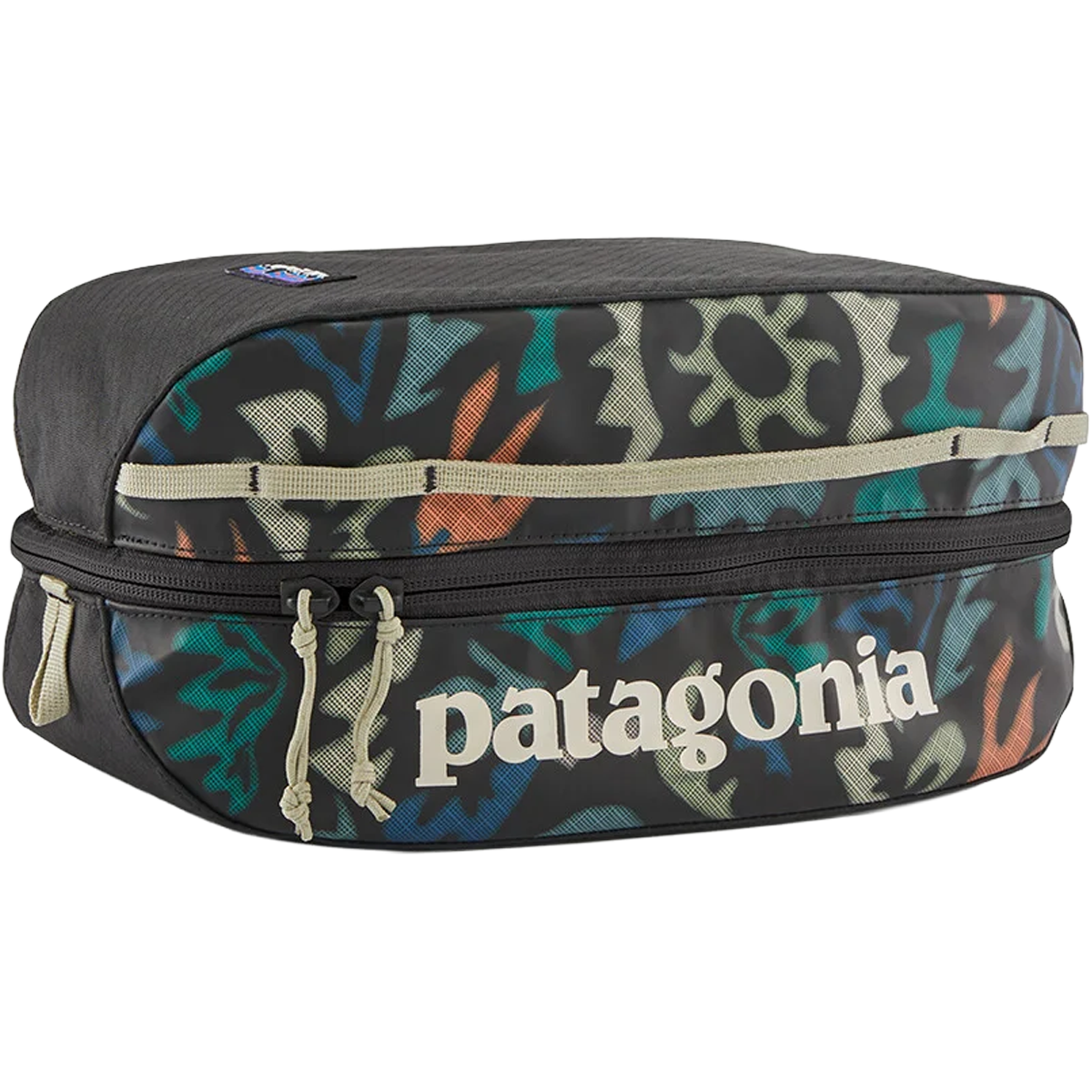 toiletrry bag patagonia Black Hole Cube 14L but with a huge step toward environmental impact reduction with 100% recycled body fabric Black Hole Cube - Small