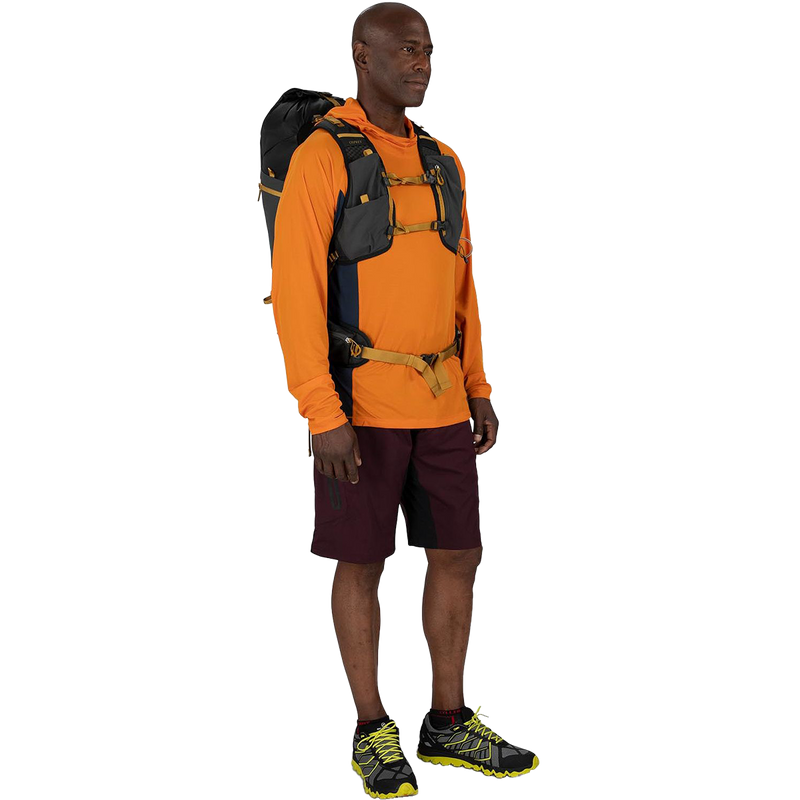 Talon Velocity 30, Osprey Talon Velocity 30 in Dark Charcoal/Tumbleweed Yellow on model