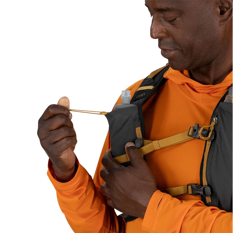 Talon Velocity 30, Osprey Talon Velocity 30 in Dark Charcoal/Tumbleweed Yellow harness bottle pocket