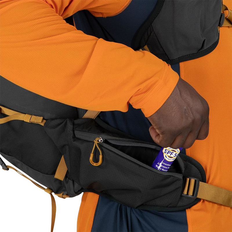 Talon Velocity 30, Osprey Talon Velocity 30 in Dark Charcoal/Tumbleweed Yellow hip belt pocket