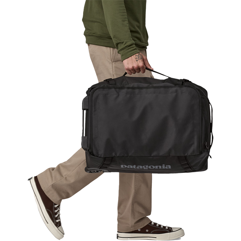 Black Hole Wheeled Duffle Bag 40L, Patagonia Black Hole Wheeled Duffle Bag 40L in hand