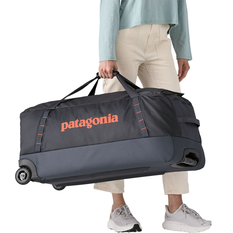 Black Hole Wheeled Duffle Bag 100L, Patagonia Black Hole Wheeled Duffle Bag 100L in hand