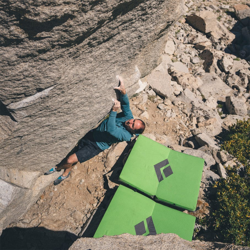 Erratic Crash Pad, Black Diamond Erratic Crash Pad action