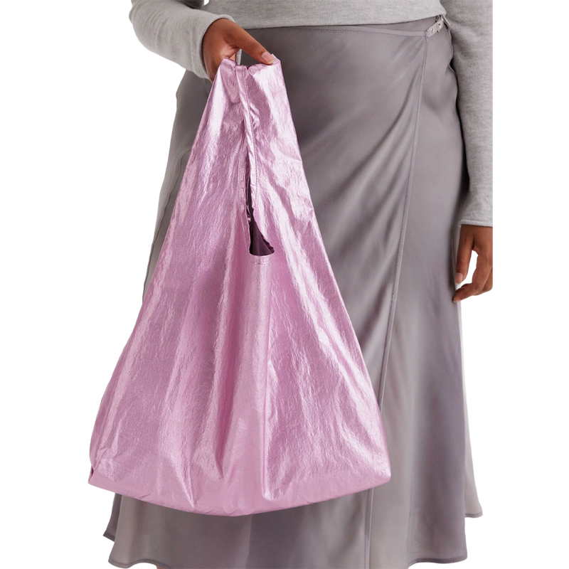 Standard Baggu Metallic, BAGGU Standard Baggu with model