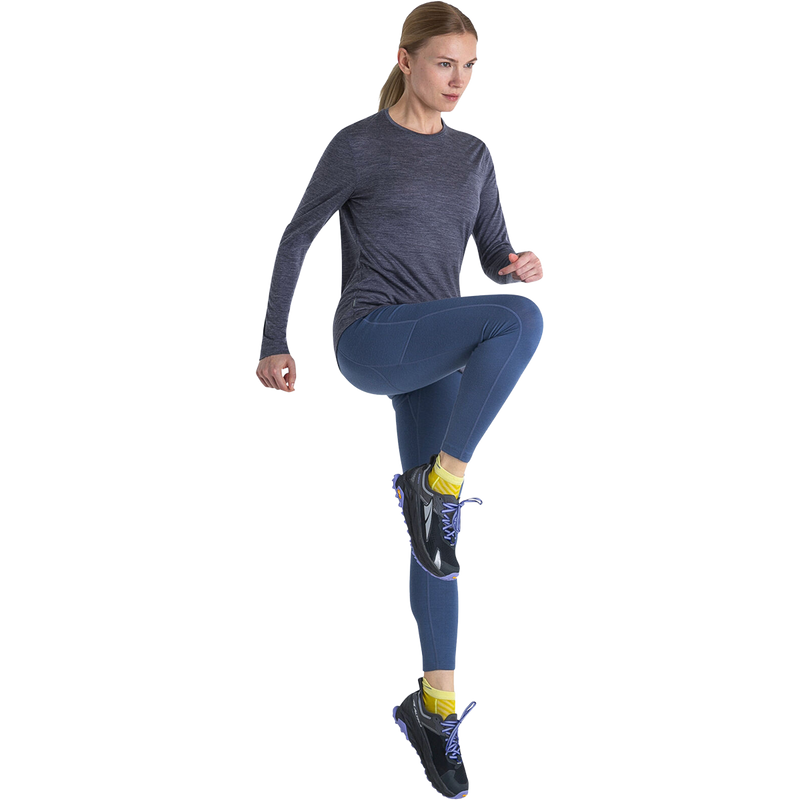 Icebreaker Women's Merino 125 Cool-Lite Sphere III Long Sleeve Tee in Midnight Navy Heather action