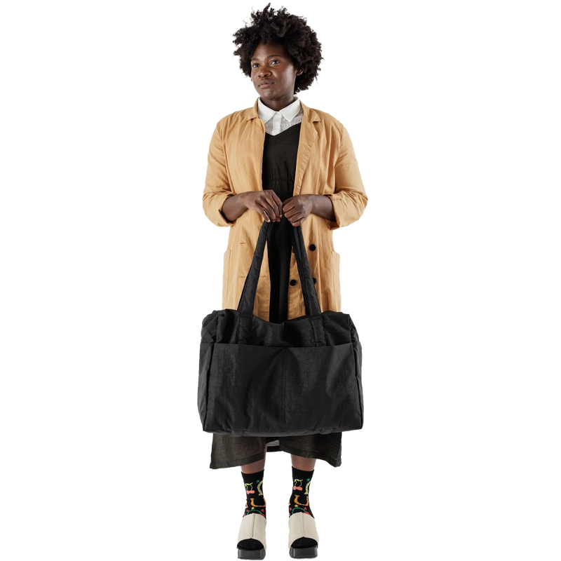 Cloud Carry-On, BAGGU Cloud Carry-on in hand