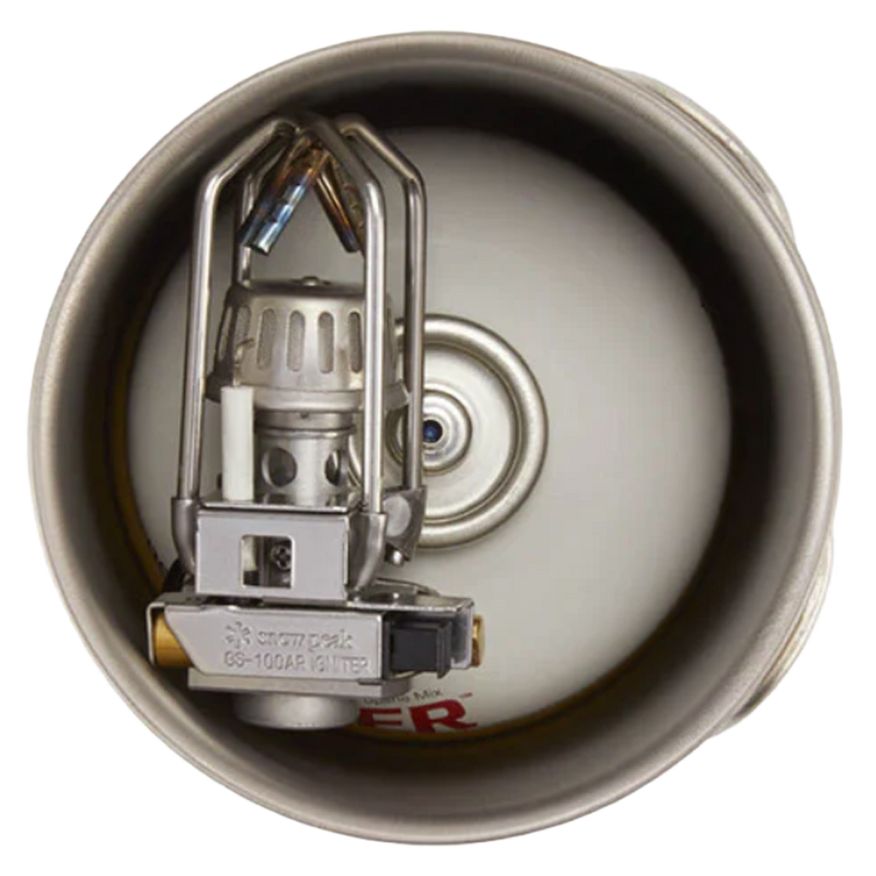 Trek 700 Titanium, Snow Peak Trek 700 Titanium  holding fuel and stove