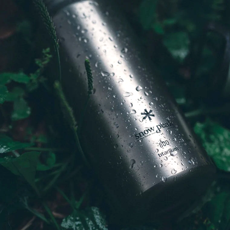 Titanium Aurora Bottle 800, Snow Peak Titanium Aurora Bottle 800 at camp