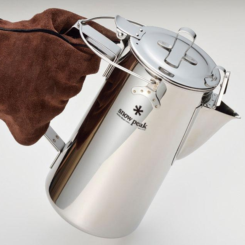 Classic Kettle 1.8, Snow Peak Classic Kettle 1.8 in hand