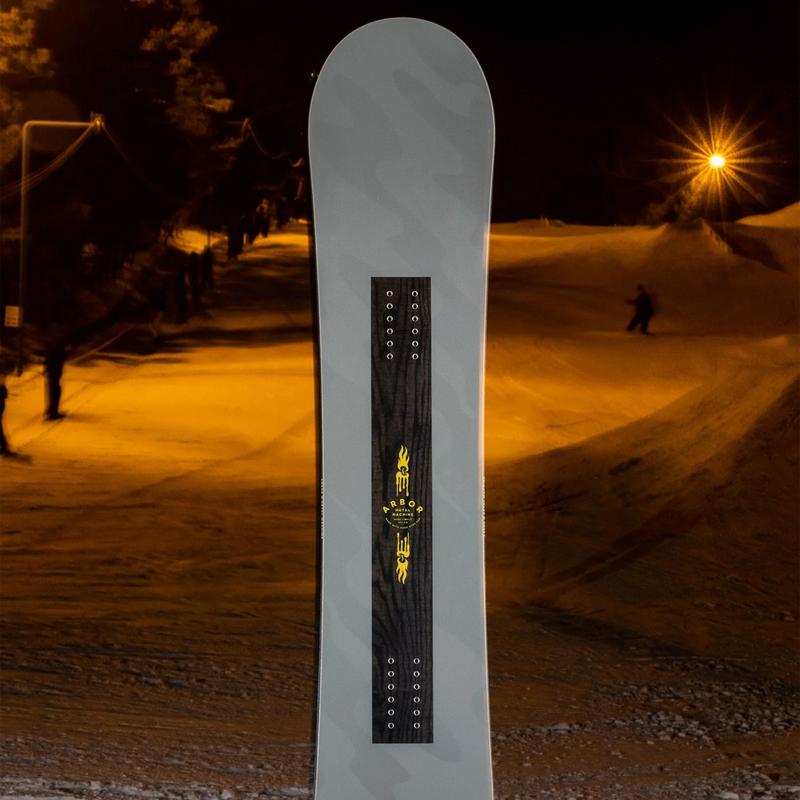 Metal Machine, Arbor Snowboards Metal Machine in snow
