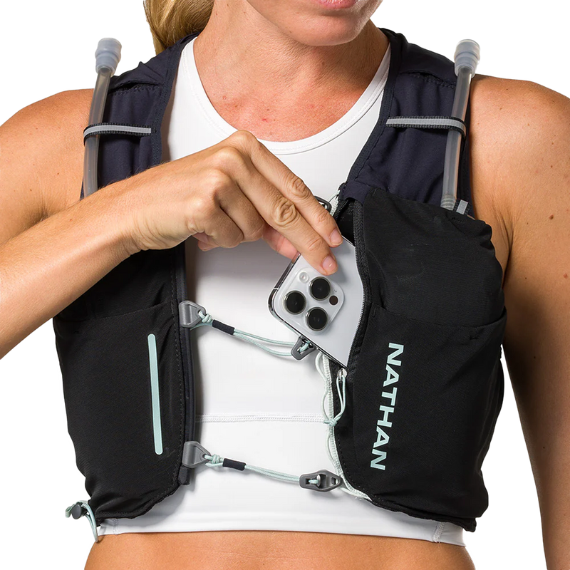 Women's Pinnacle Pro 6L, Nathan Women's Pinnacle Pro 6L front zip pocket