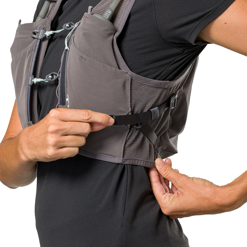 Women's Pinnacle Breeze 4L, Nathan W Pinnacle Breeze 4L side adjust