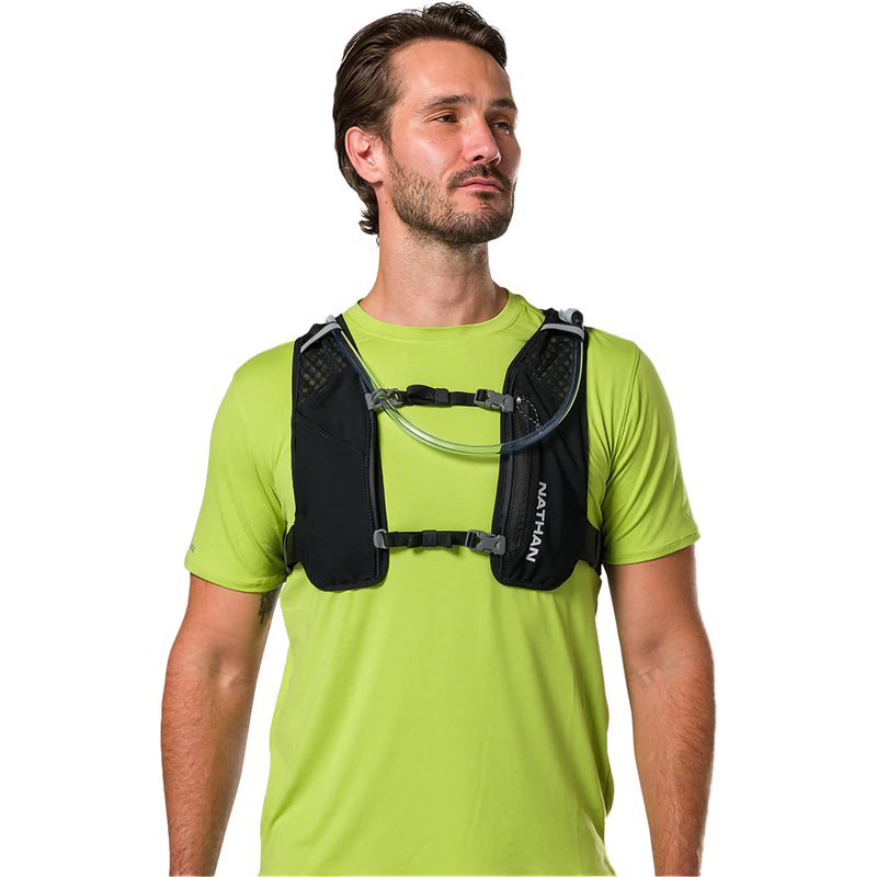 Quick Start 3.0 4L, Nathan Quick Start 3.0 4L in Black/Reflective Silver on model front