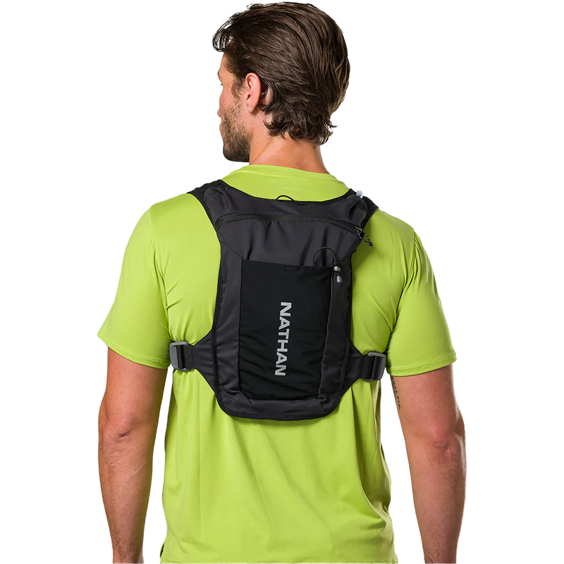Quick Start 3.0 4L, Nathan Quick Start 3.0 4L in Black/Reflective Silver on model back