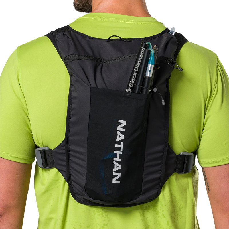 Quick Start 3.0 4L, Nathan Quick Start 3.0 4L in Black/Reflective Silver on model back