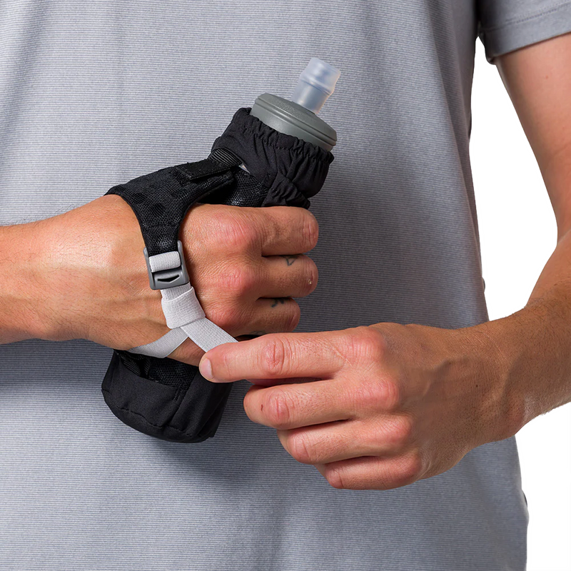 Pinnacle 14 oz Soft Flask, Nathan Pinnacle Soft Flask Handheld 14oz strap adjust