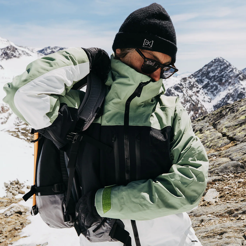 [ak] Stagger Beanie, Burton [ak] Stagger Beanie on mountain