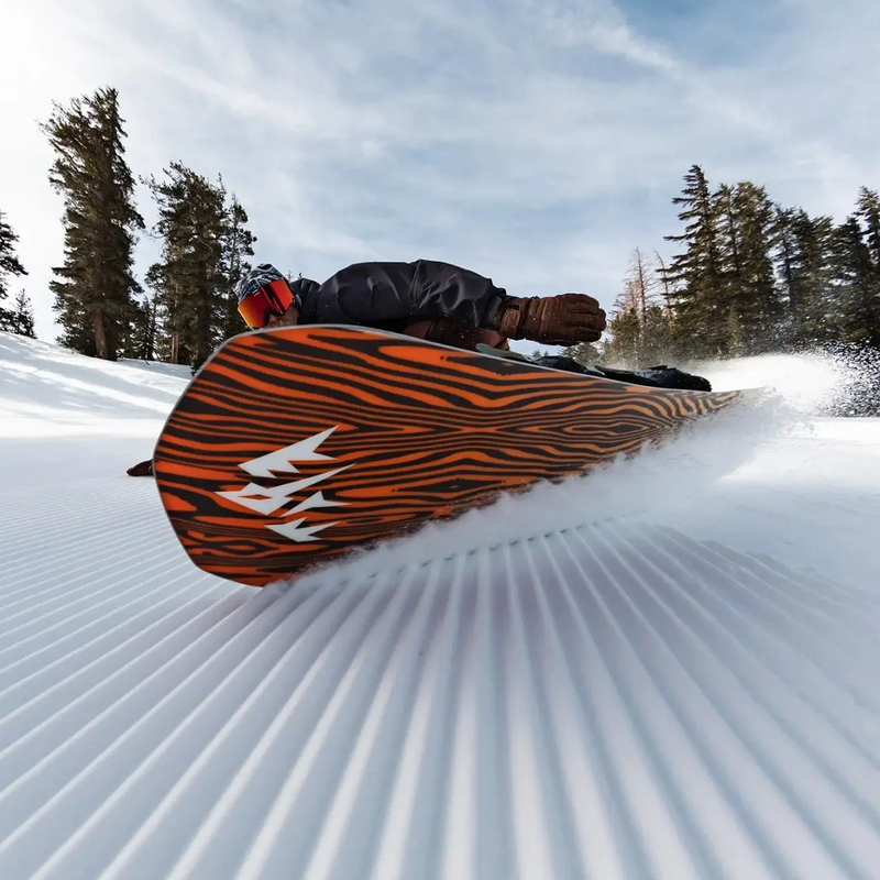 Freecarver 9000S, Jones Snowboards Freecarver 9000S carving