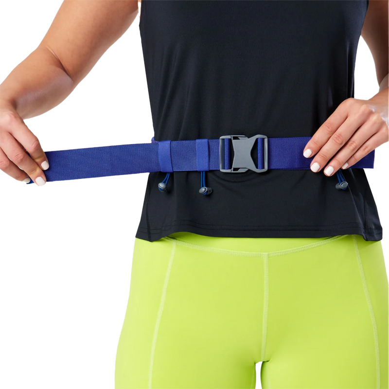 Marathon Waist Pak 2.0, Nathan Marathon Waist Pak 2.0 On Model Waist