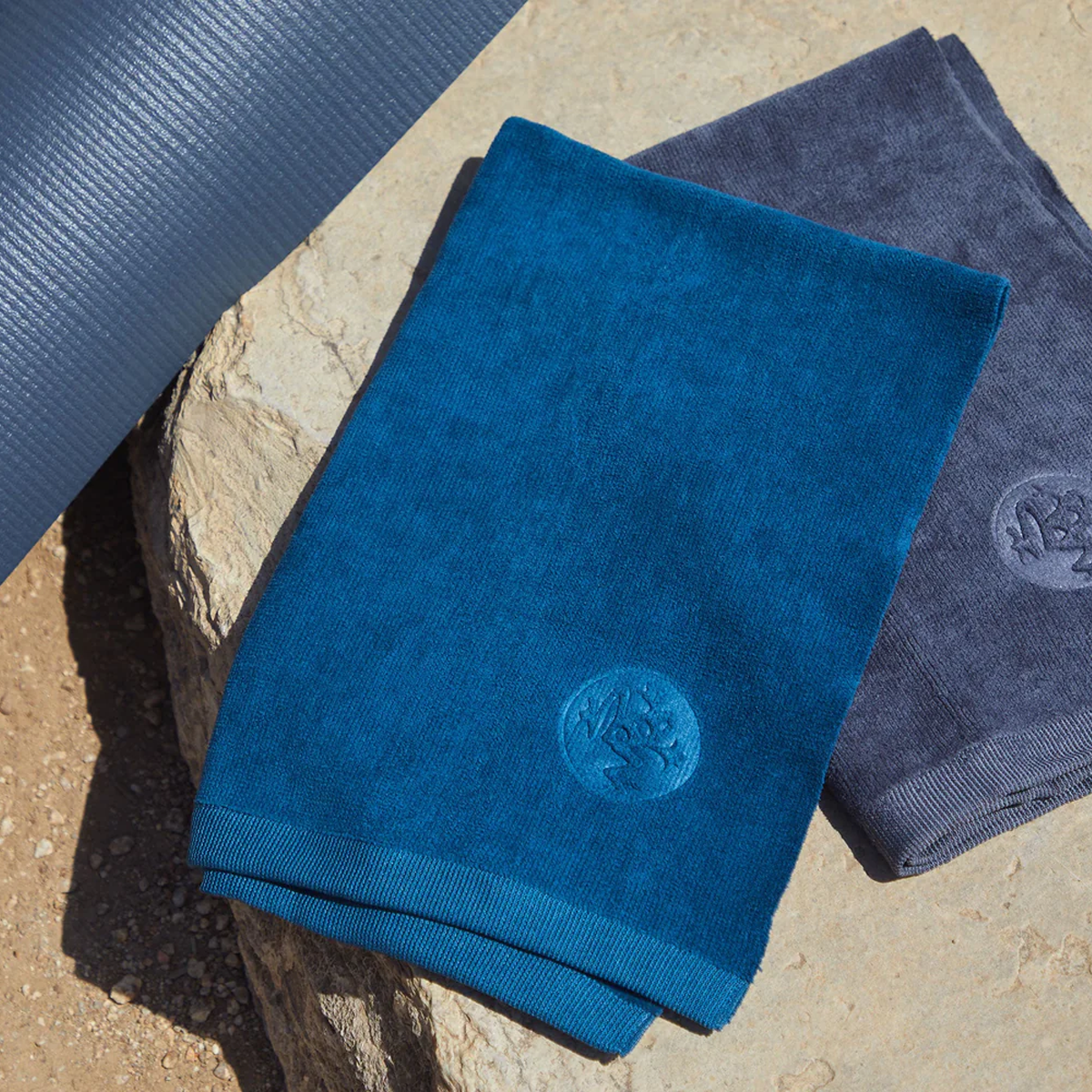 eQua Hot Towel alternate view