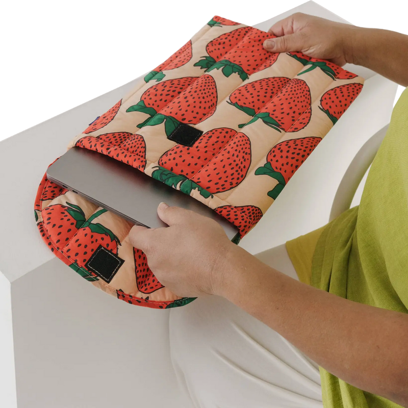 Puffy Laptop Sleeve 16", BAGGU Hello Kitty Puffy Laptop Sleeve 16" with model