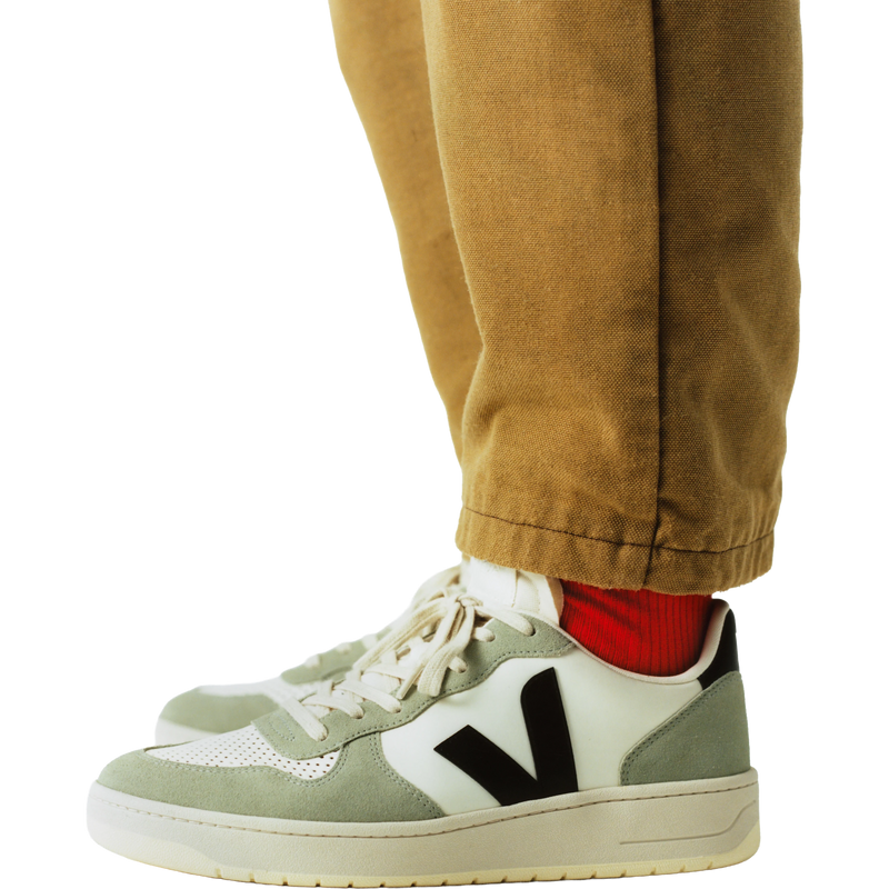 Women's V-10, Veja Women's V-10 in Pure Black Clay on model right side