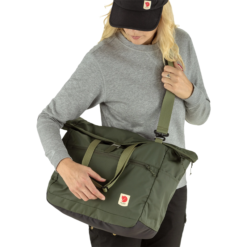 High Coast Tote 30, Fjällräven High Coast Tote 30 on model shoulder strap