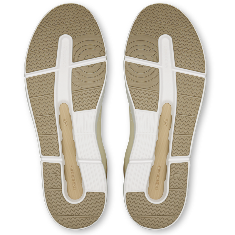 Men's The Roger Advantage, On Men's The Roger Advantage in Sand/Grain pair bottom