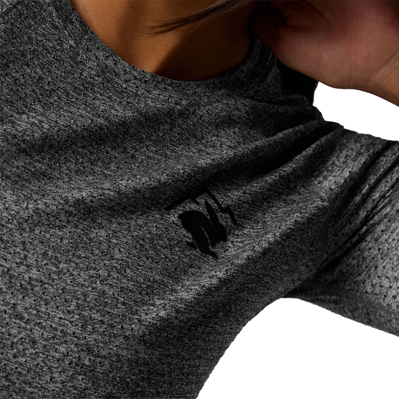 Women's EZ Tee Perf Long Sleeve, Rabbit Women's EZ Tee Perf Long Sleeve chest logo detail