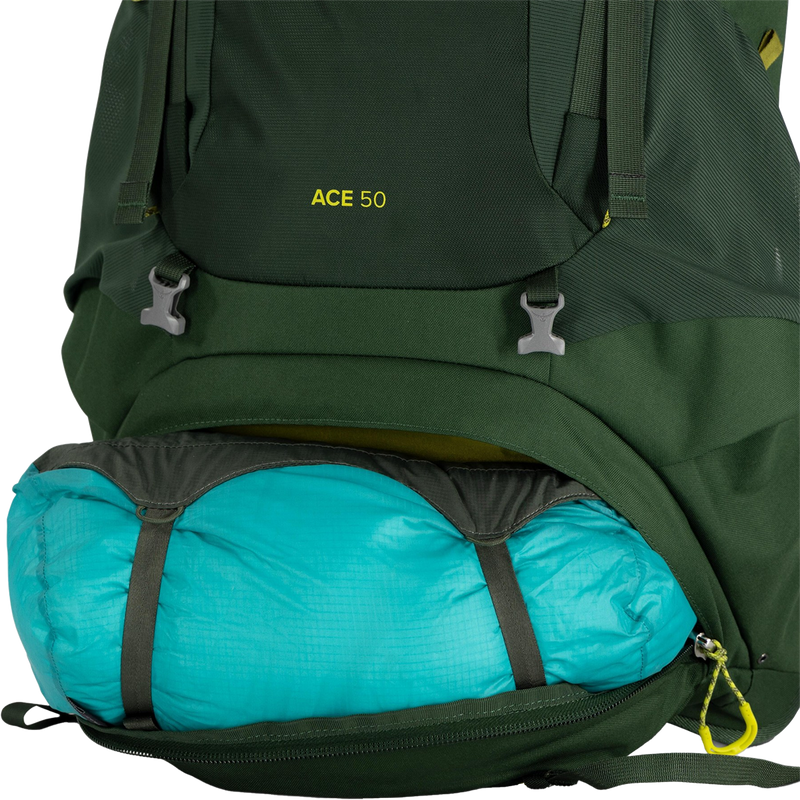 Youth Ace 50, Osprey Youth Ace 50 in Green Canopy/Matcha Green  bottom pocket
