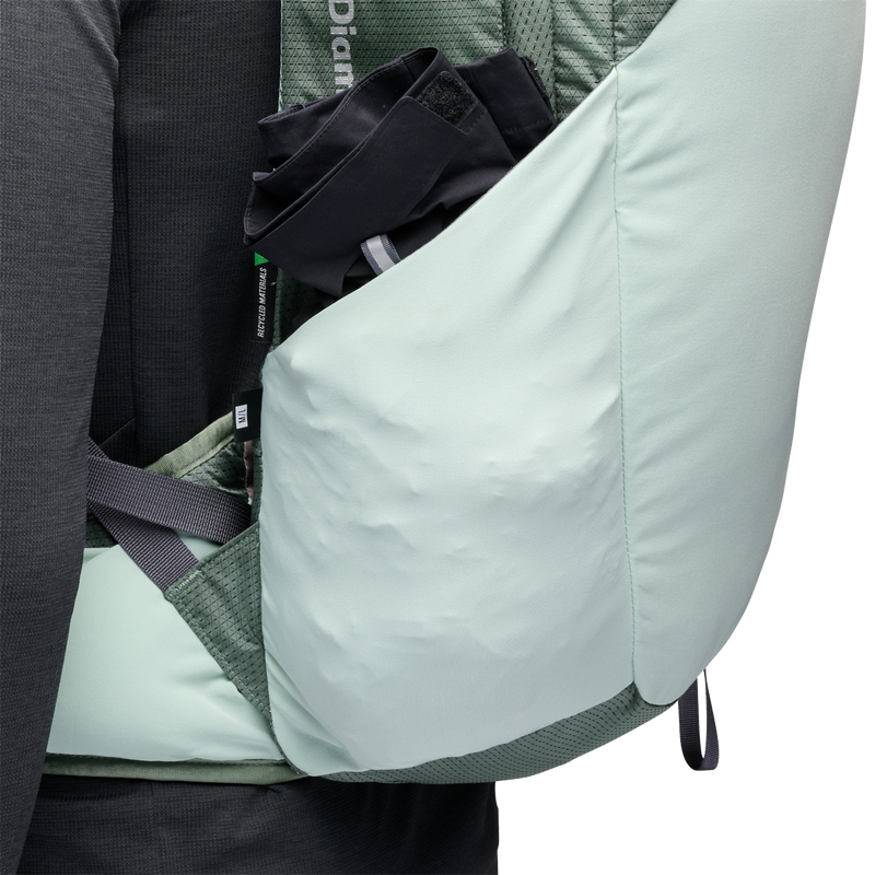 Trail Vista 20 Backpack, Black Diamond Trail Vista 20L piolet holder side pocket