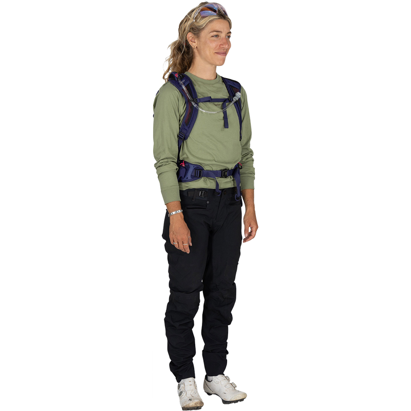 Women's Raven 10, Osprey Women's Raven 10 in Deep Fig on model front