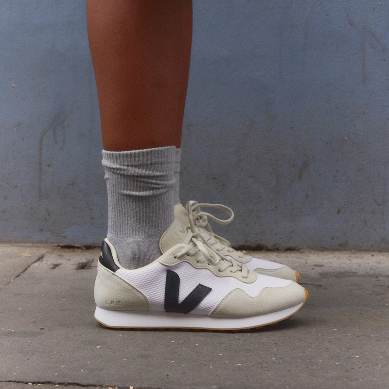 Women's SDU, Veja Women's SDU in White/Black/Natural on model right profile