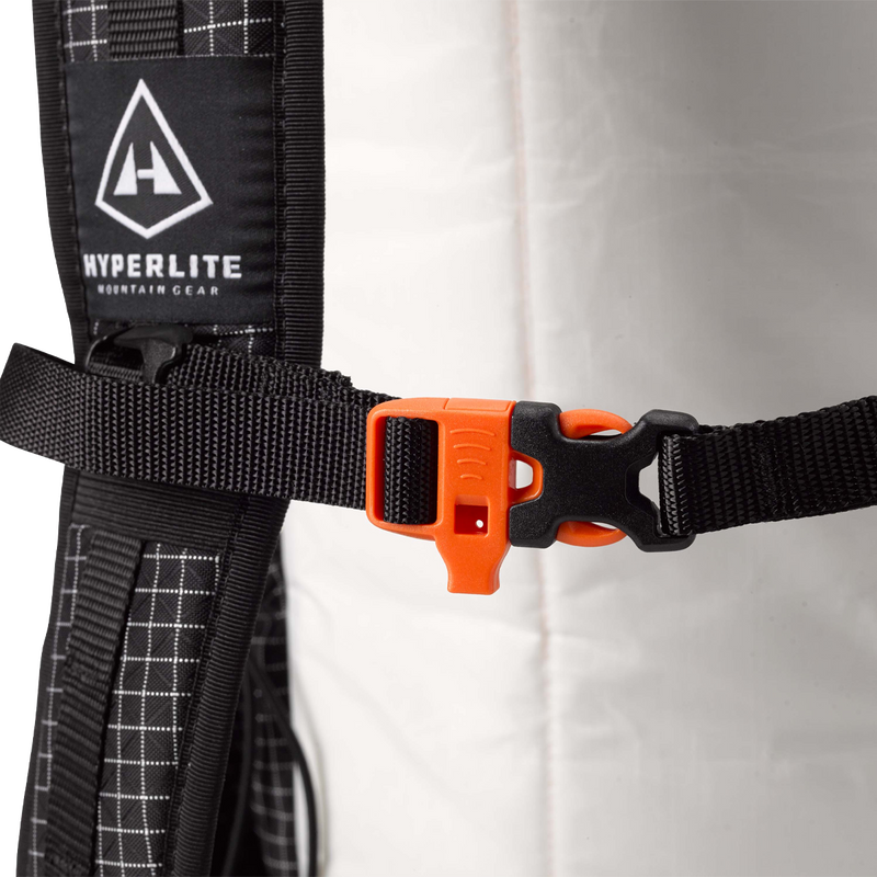Elevate 22, Hyperlite Elevate 22 sternum strap with whistle