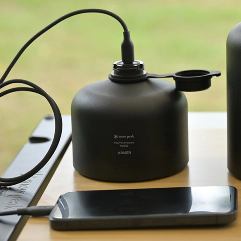 GigaPower Battery 15000, Snow Peak GigaPower Battery 15000 charging