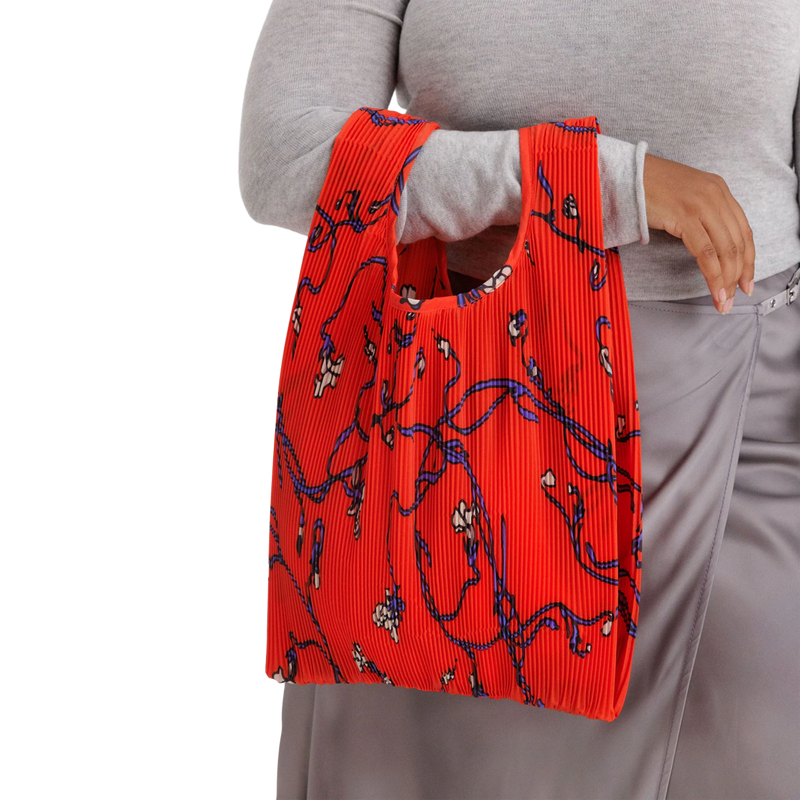 Pleated Baggu, BAGGU Pleated Baggu on model
