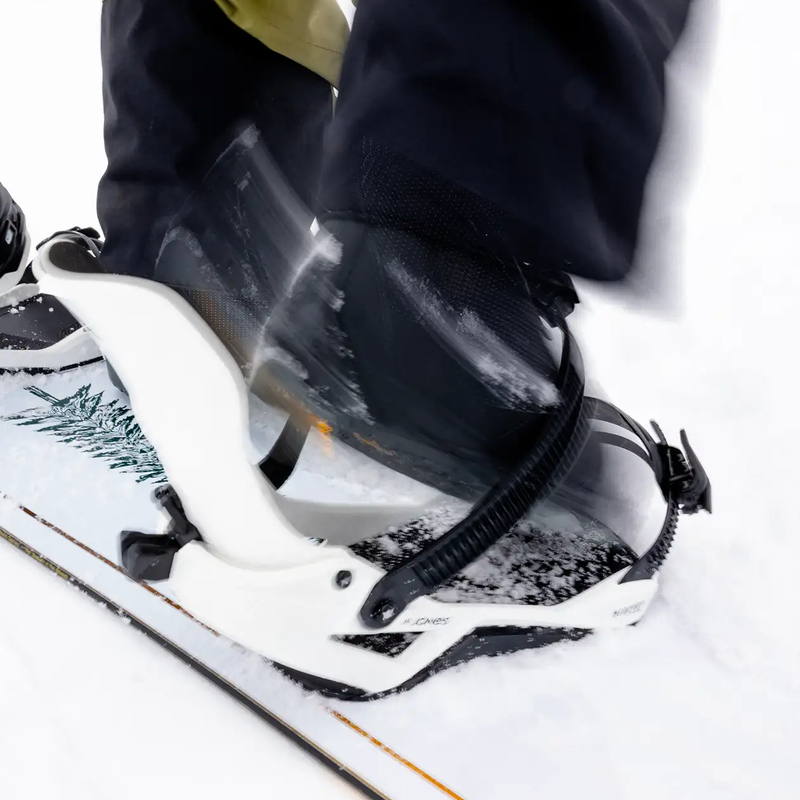 Mercury FASE (26/27), Jones Snowboards Mercury Fase in Cloud White with model on board with model stepping in