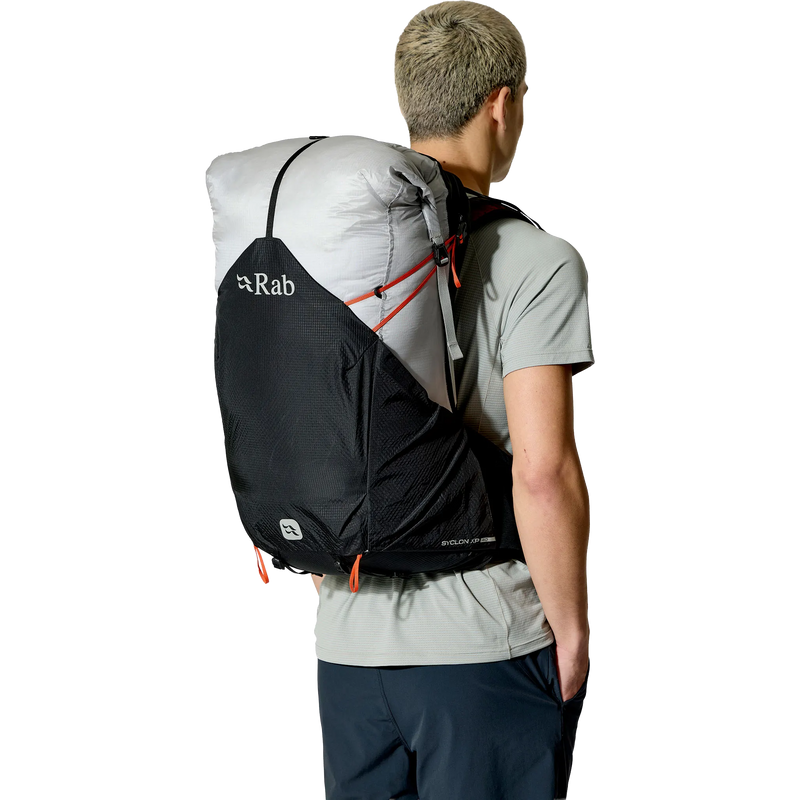 Syclon XP 40, Rab Syclon XP 40 in BDP-Black/Dark Pewter on model right