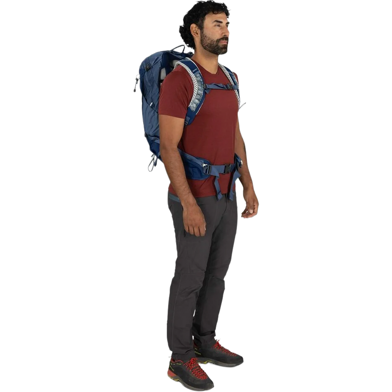 Stratos 24, Osprey Stratos 24 in Nirvana Blue on model front