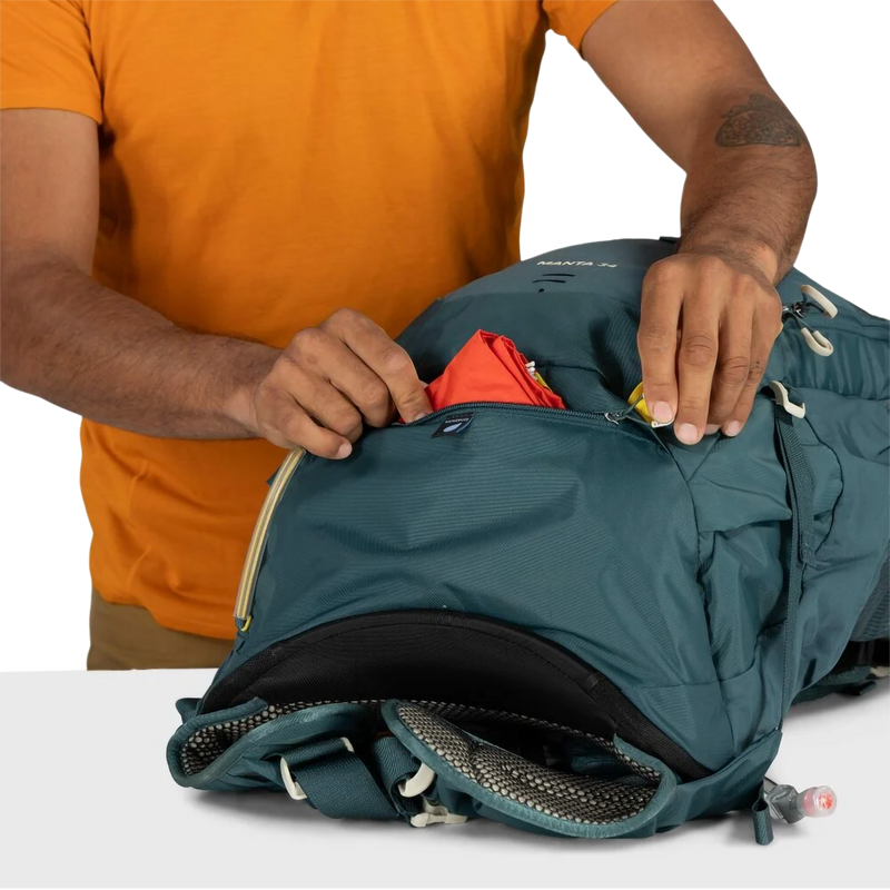 Manta 34 with reservoir, Osprey Manta 34 with reservoir in Dark Charcoal bottom zipper compartment with rain cover